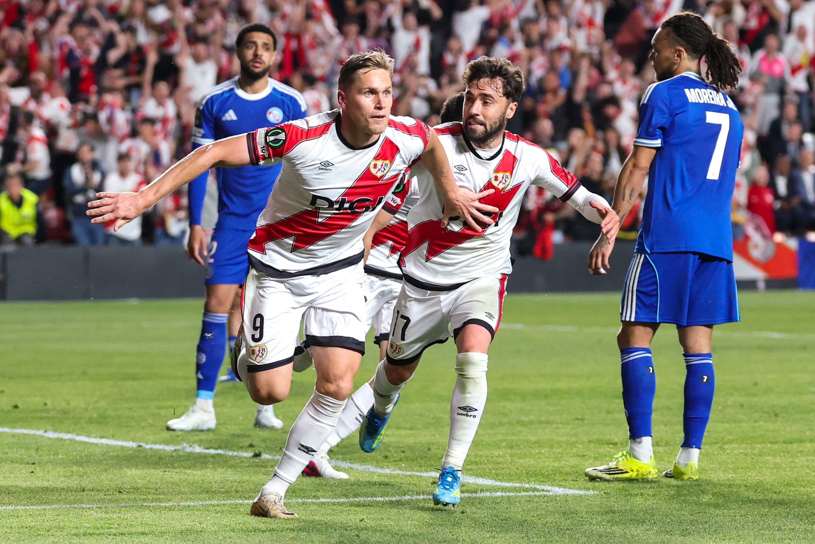 Alemao celebra su gol al Estrasburgo.