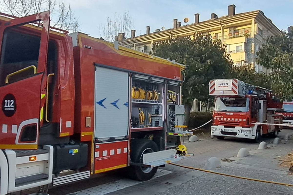 Dos coches de bomberos.