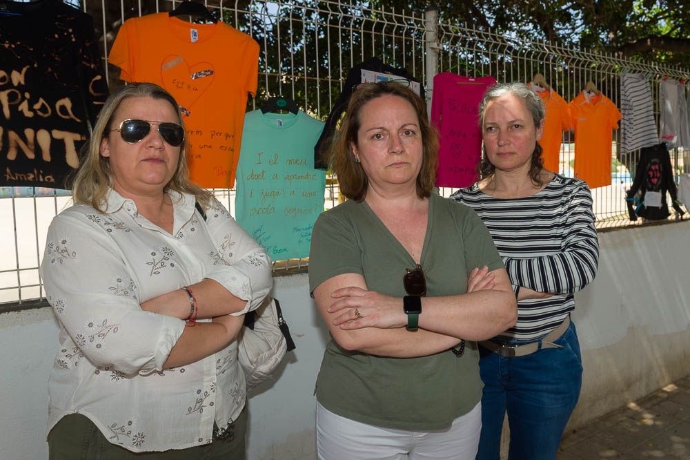 Tres de las madres que han decidido no llevar a sus hijos al colegio.