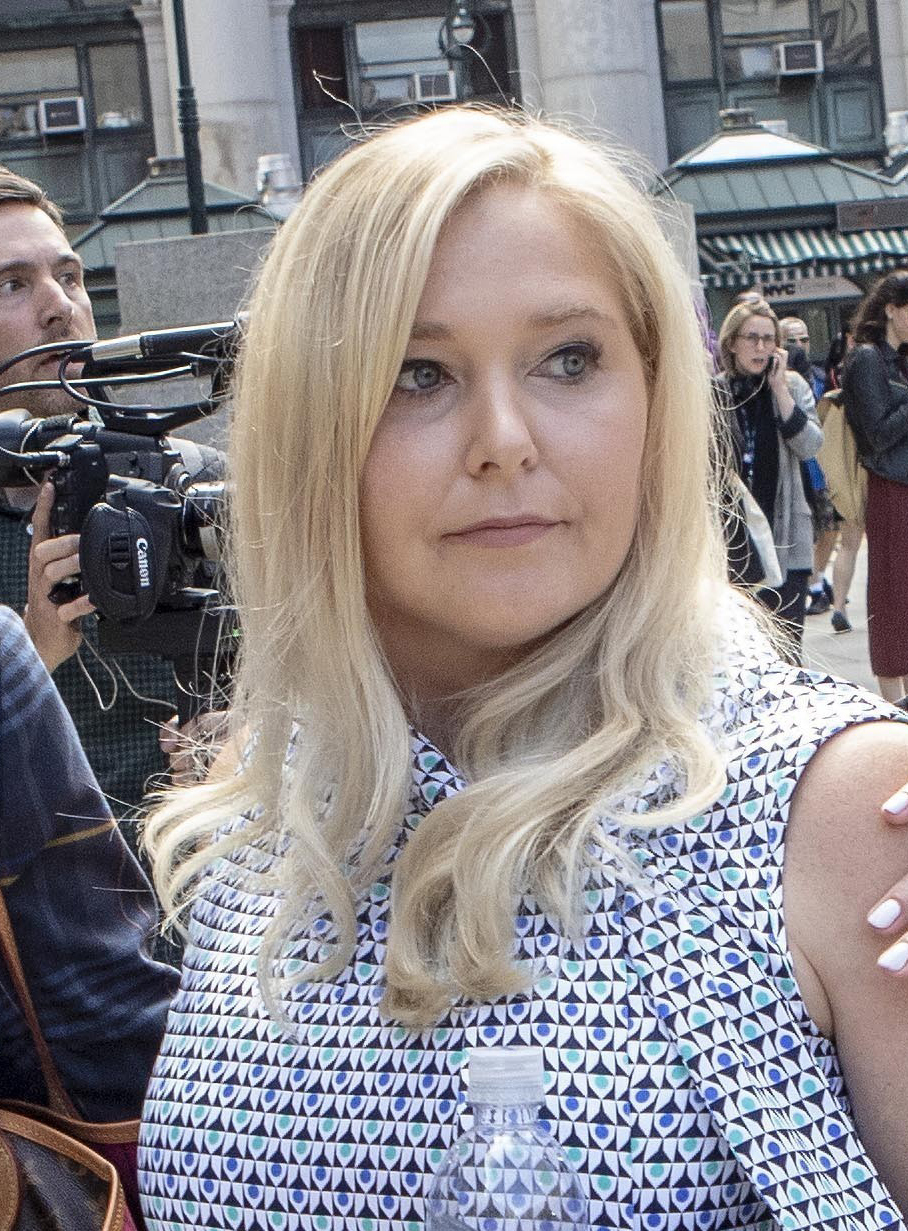 La activista Virginia Roberts Giuffre llegando a la Corte Federal de Manhattan, en 2019.