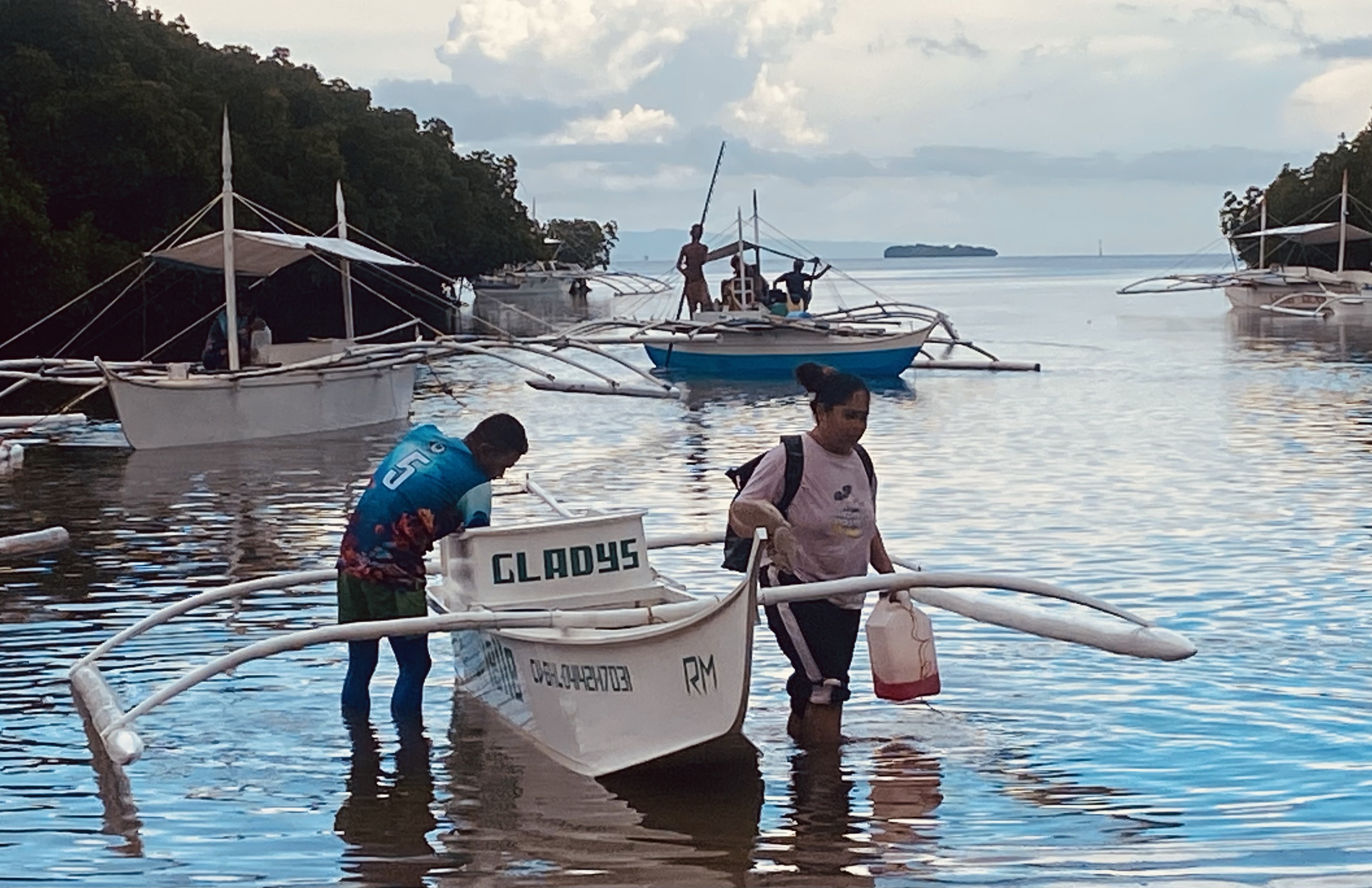 Pescadores en la isla de Bohol, Filipinas.