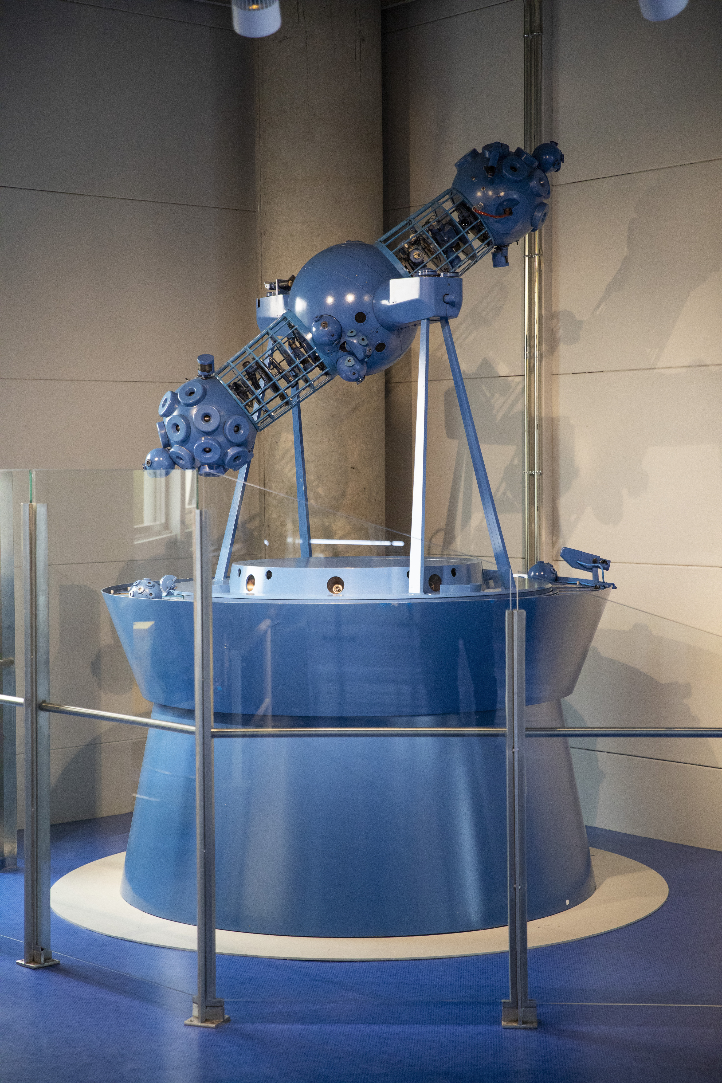 El antiguo proyector con el que se inaugur� el Planetario.
