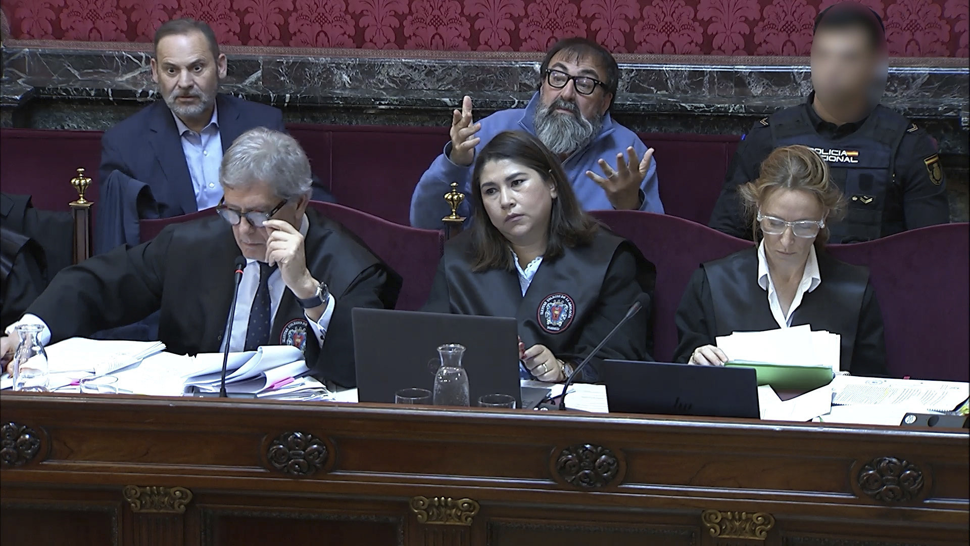 Jos� Luis �balos y Koldo Garc�a sentados en el banquillo de acusados en el Tribunal Supremo.
