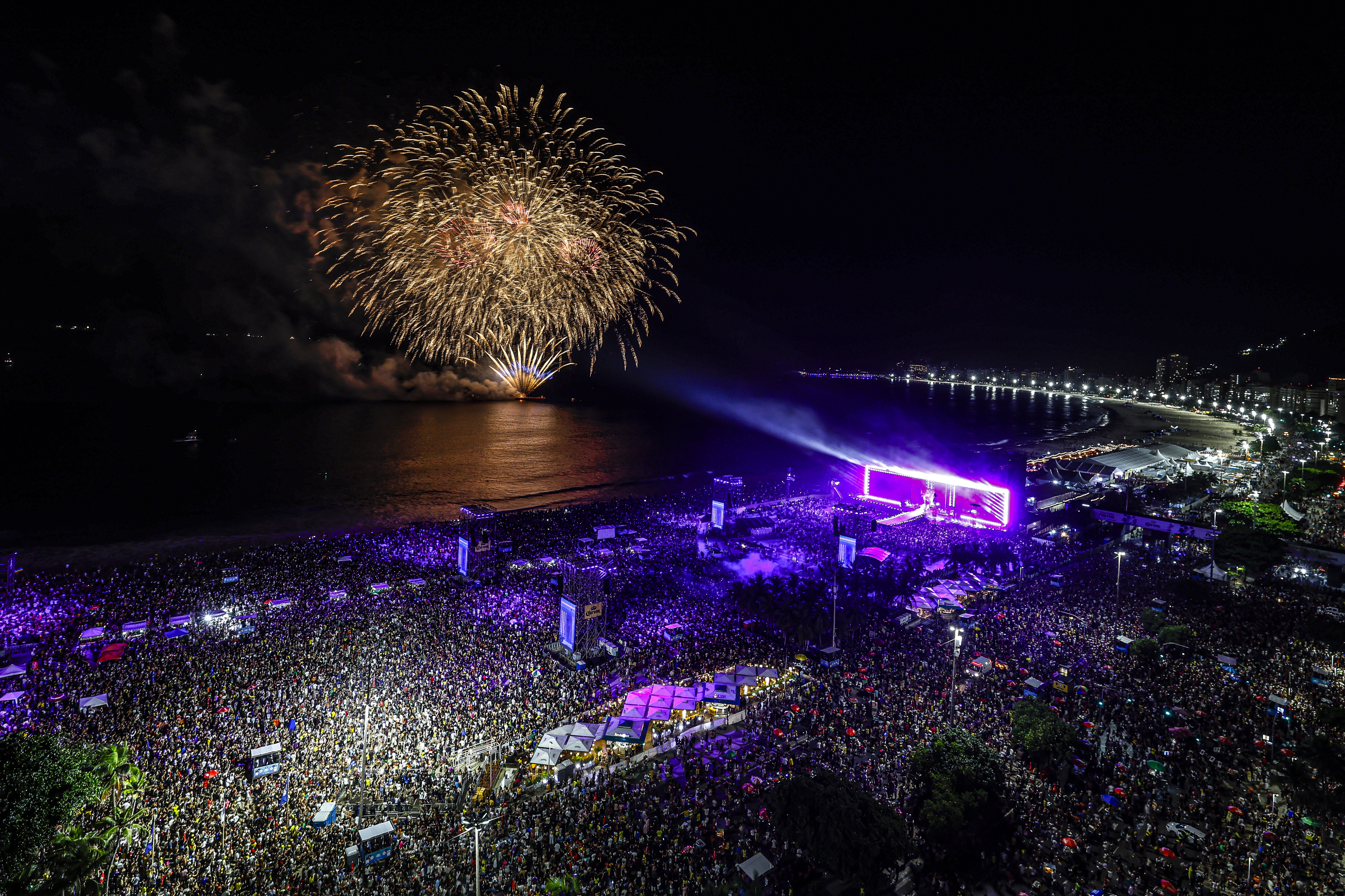 Vista aérea del concierto de Shakira en Copacabana.