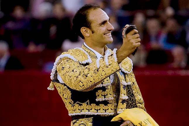 Alberto Álvarez, torero reconvertido a ganadero, sufre gravísimas heridas al caer en una trituradora en Ejea — image 2