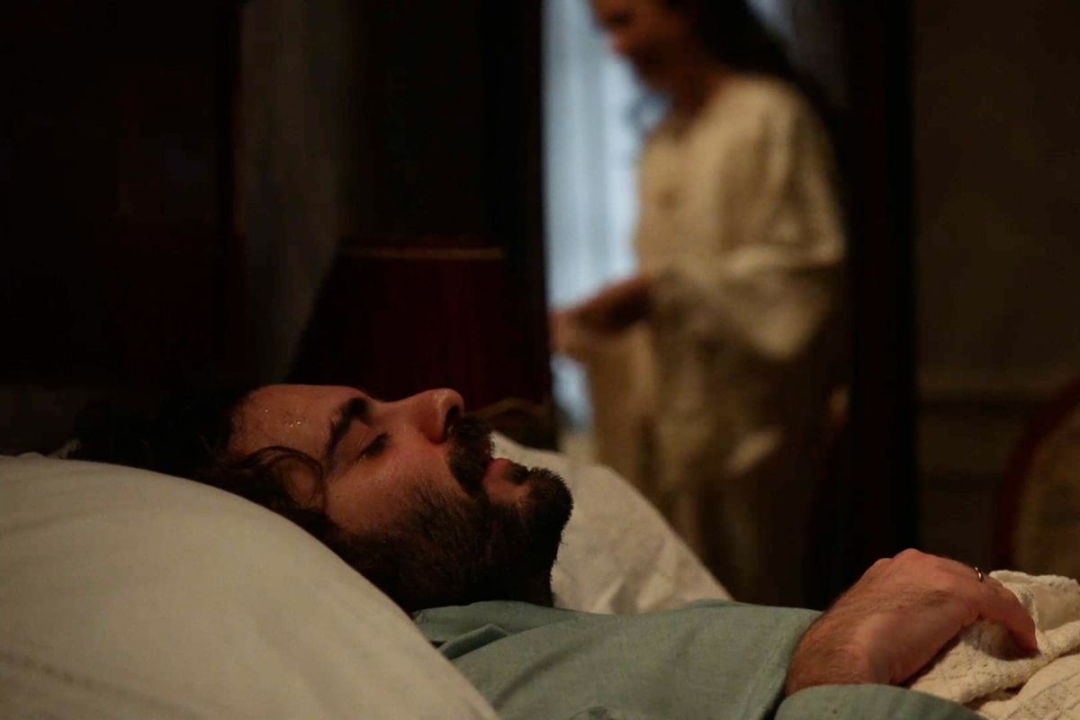 Avance de 'La Promesa', cap�tulo 827 del martes 5 de mayo: Martina visita a Adriano en mitad de la noche