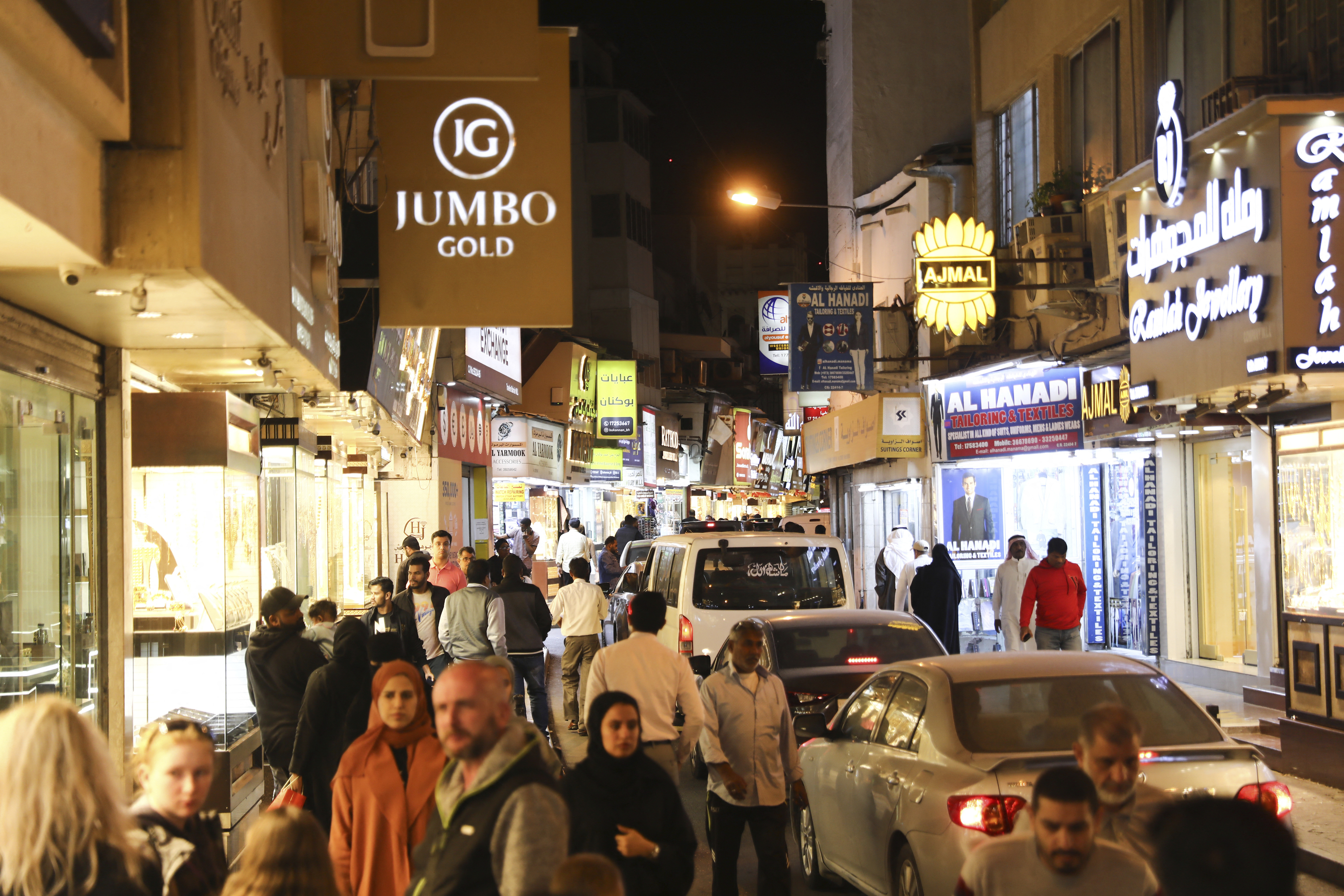 Imagen nocturna del centro de Manama.