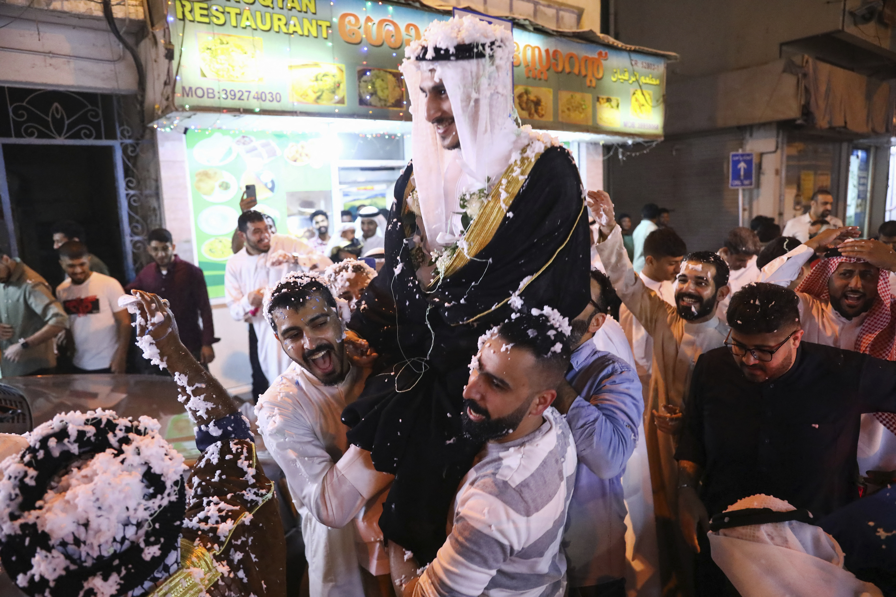 Celebración en las calles de Manama, Bahrein.