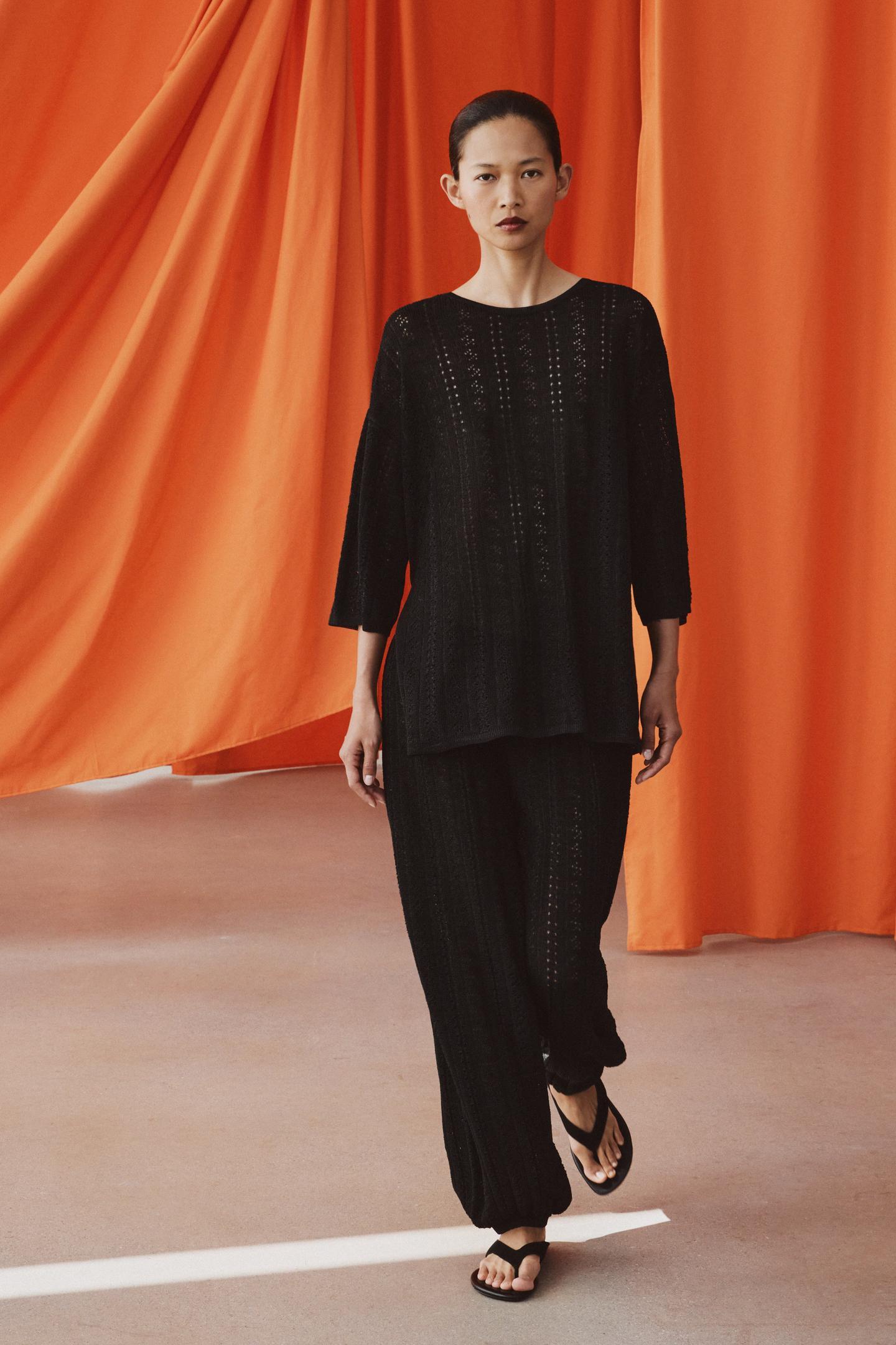 Entrar a Zara a por una chaqueta y salir con este elegante conjunto de crochet de top y pantal�n bombacho para llevar con sandalias con el que causar sensaci�n este verano