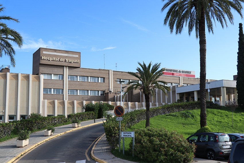 Entrada principal del hospital de Sagunto.