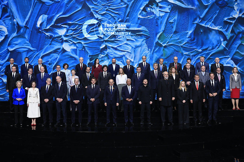 La fotograf�a de familia de la cumbre de la Comunidad Pol�tica Europea, sin Pedro S�nchez.