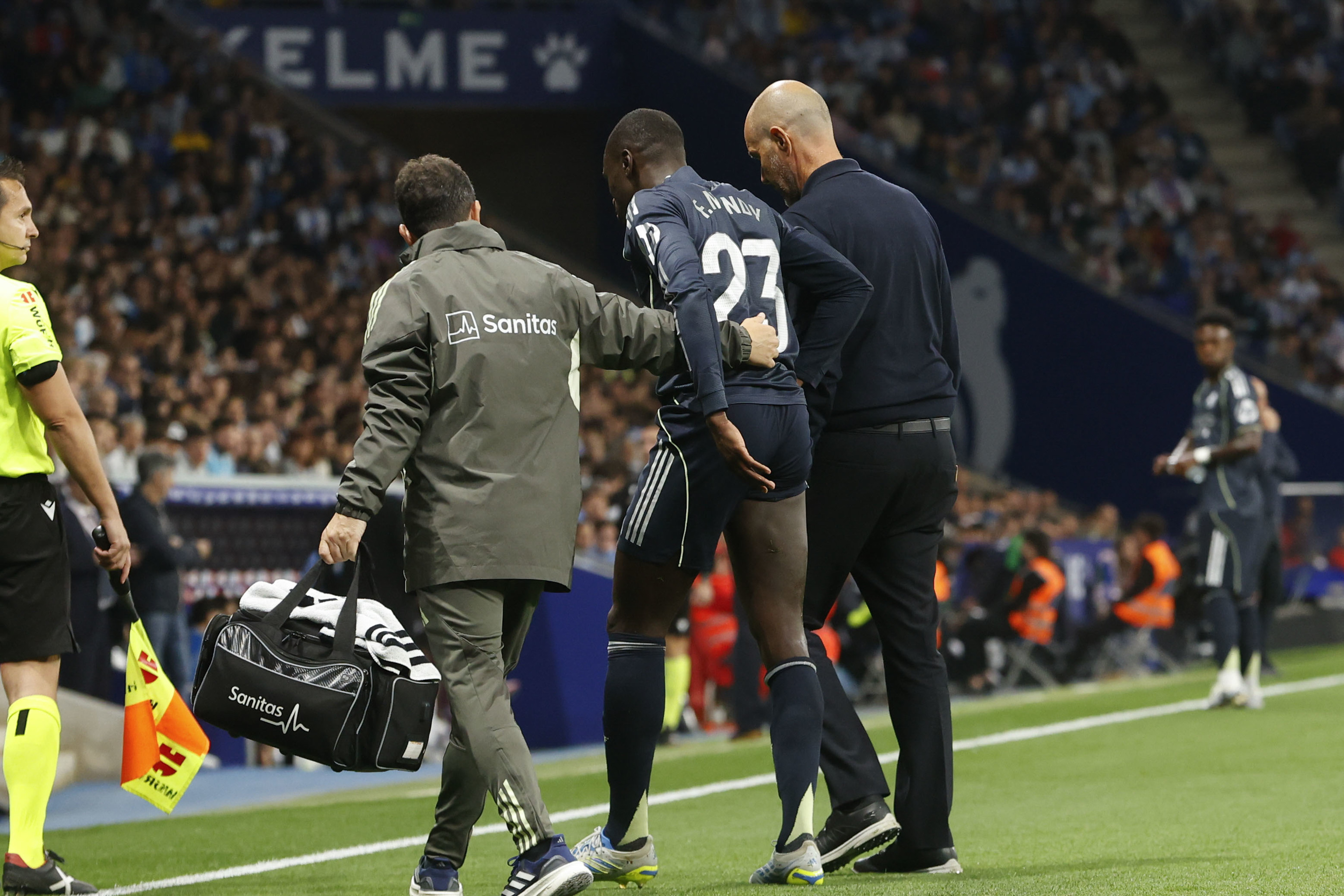 Ferland Mendy sufre una lesión en el recto femoral y apunta al quirófano: su futuro en el Real Madrid se tambalea — image 6