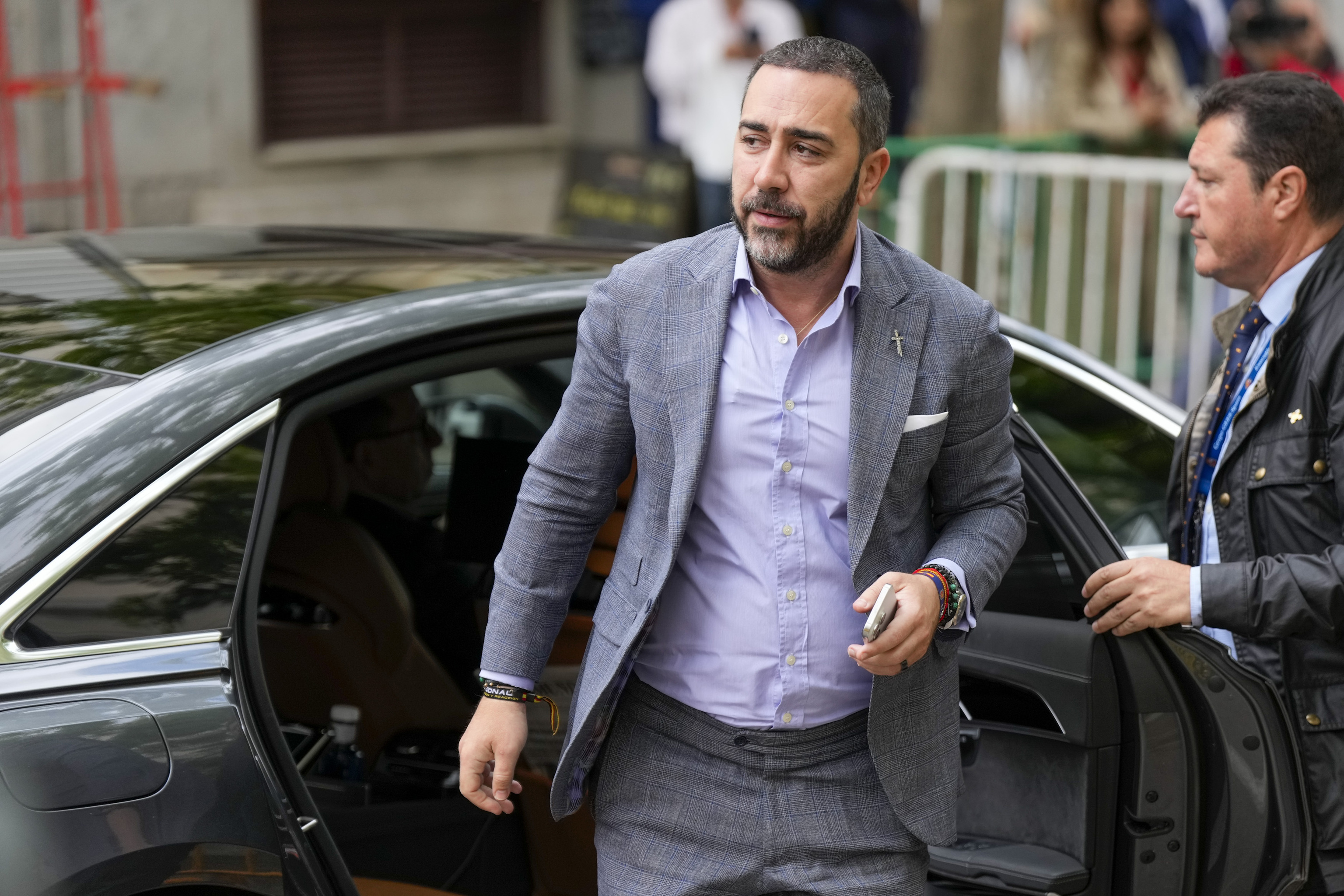 Peramato se alinea con el Gobierno