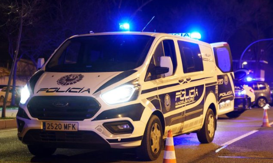 Detenido un hombre ebrio por herir a un agente fuera de servicio con unas tijeras en un bar de Puente de Vallecas