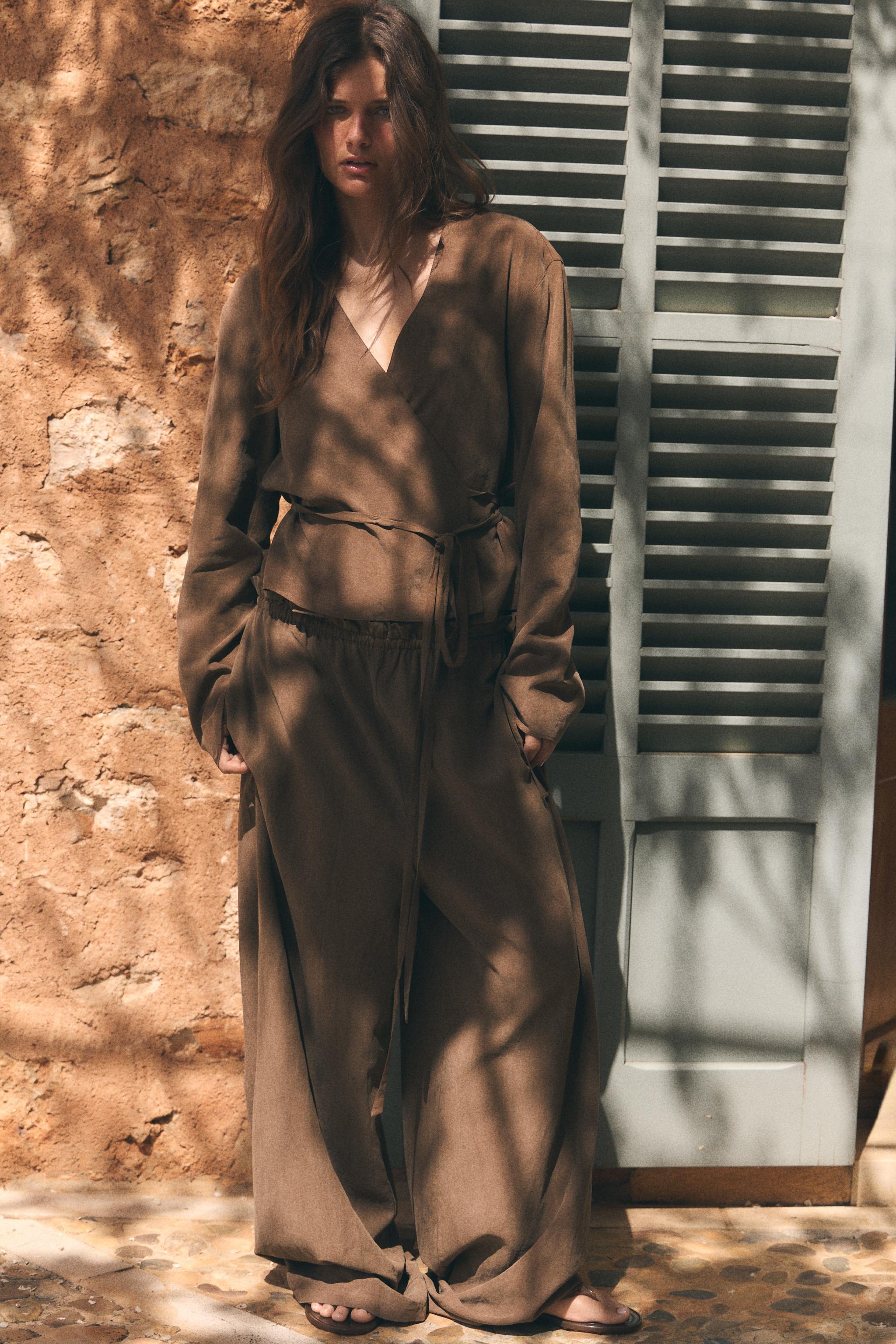 Zara tiene escondidos en su web unos preciosos pantalones palazzo: dos colores, a un precio de risa (15,99 euros) y con los que derrochar�s estilo en cualquier evento de invitada