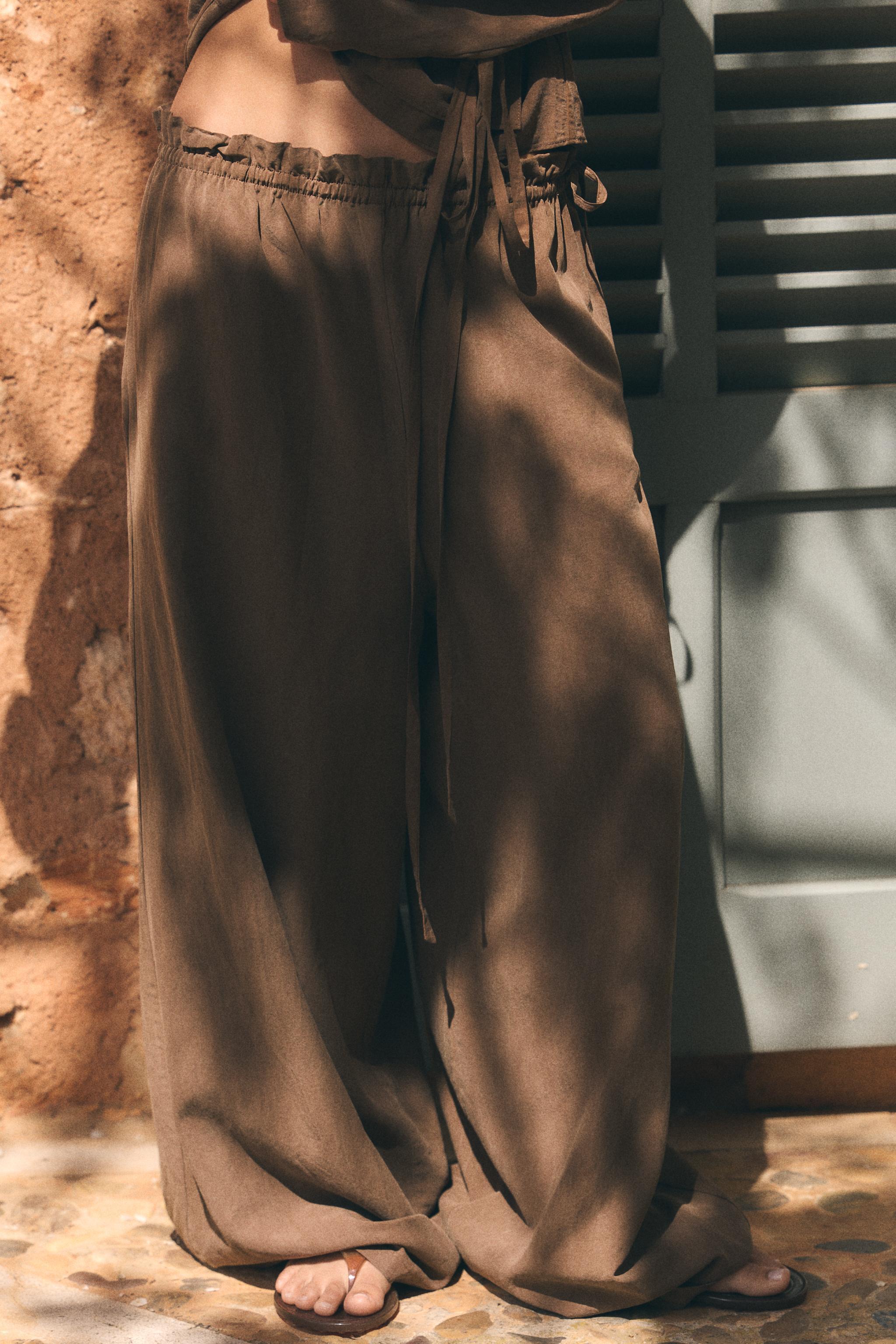 Zara tiene escondidos en su web unos preciosos pantalones palazzo: dos colores, a un precio de risa (15,99 euros) y con los que derrochar�s estilo en cualquier evento de invitada