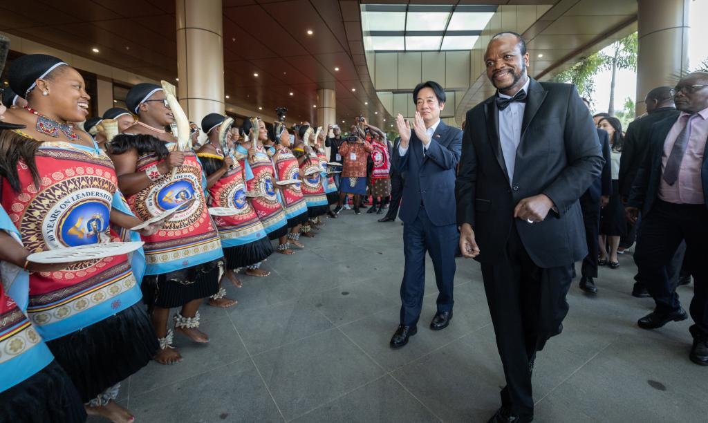Mswati III junto al líder taiwanés en un banquete de Estado.
