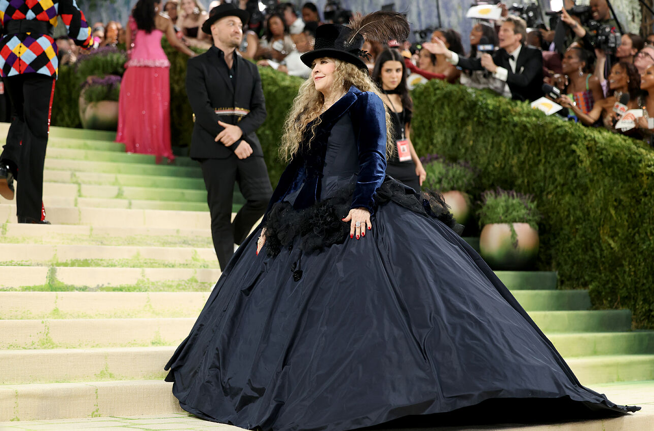 Stevie Nicks, con el primer dise�o de Zara x John Galliano.
