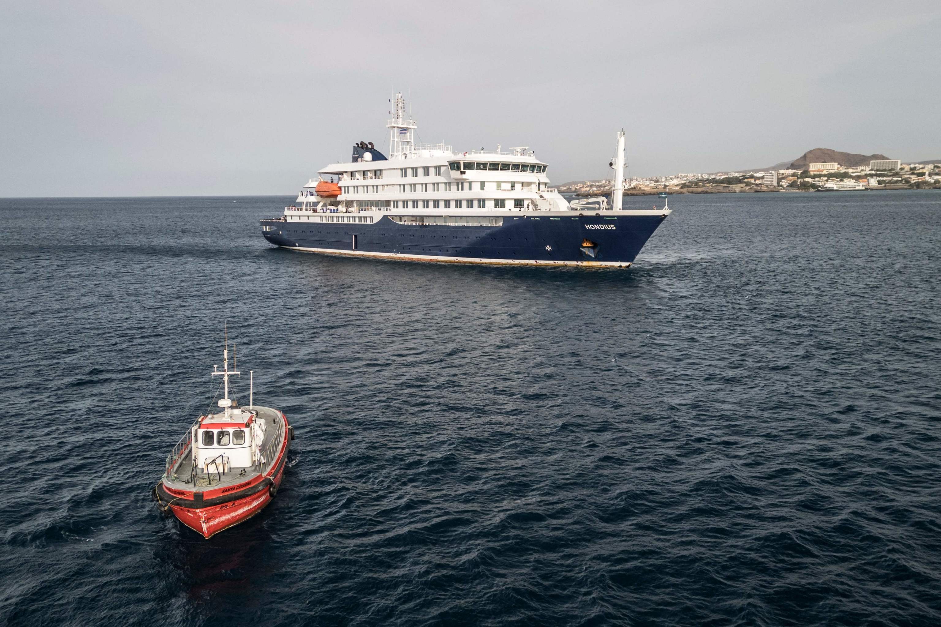 Vista a�rea del crucero afectado.