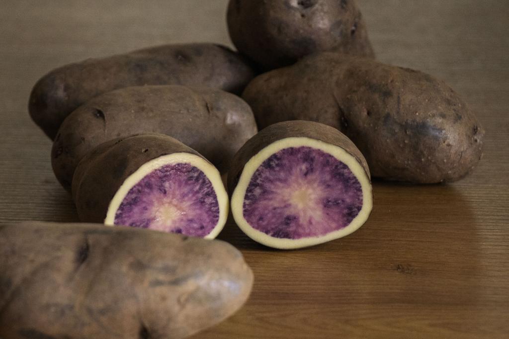 Nueva patata, cuyo nombre significa "agradable" o "gustoso" en euskera, 'Atsegiñe'.