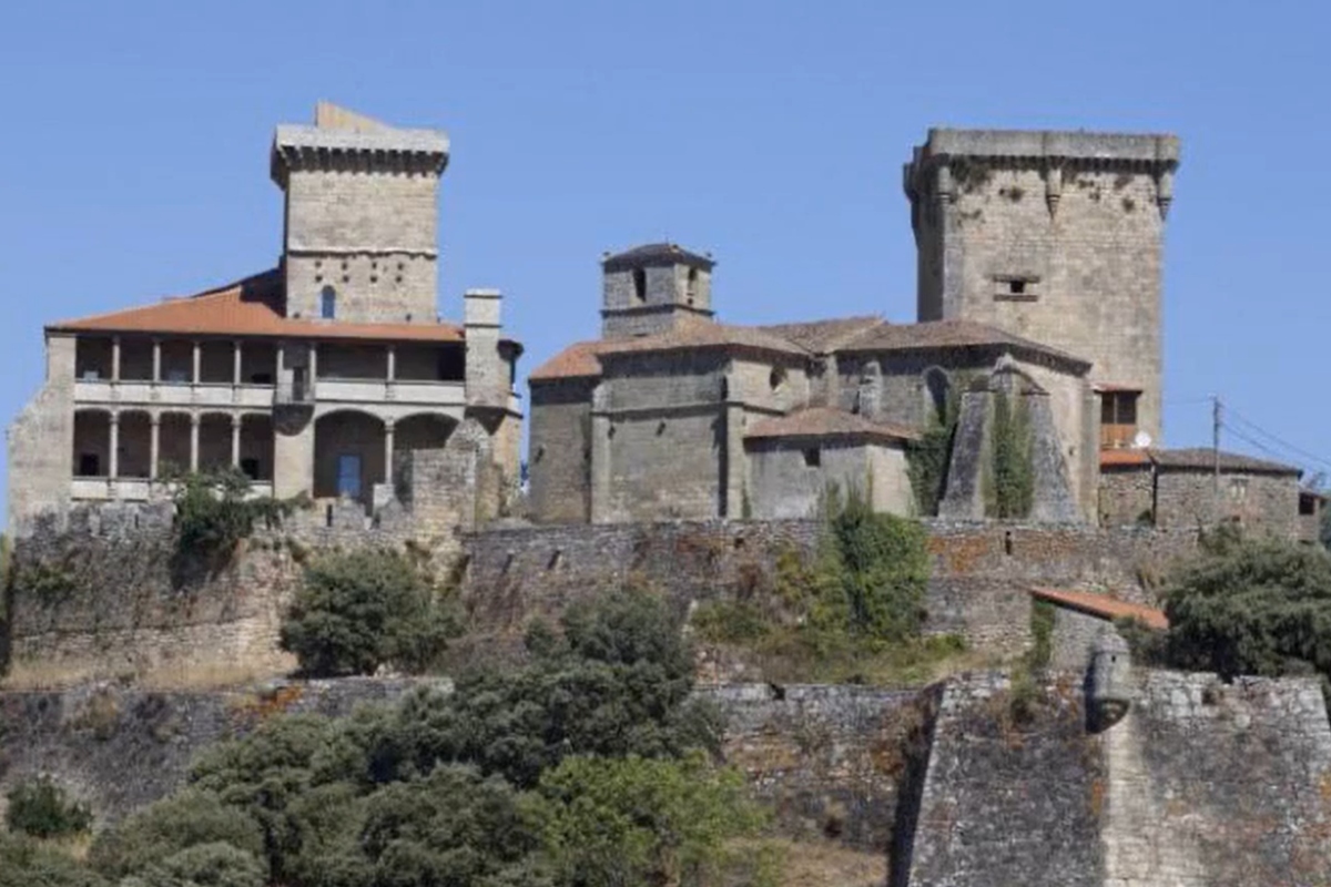 Este parador del norte de España reabre sus puertas en 2026: una joya medieval con solo 12 habitaciones