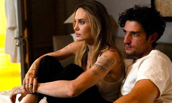Couture (Haute Couture) Direktörü Alice Winocour: “Hastalıkta olduğu gibi modada da kadın bedeninin mülksüzleştirilmesi süreci işliyor”