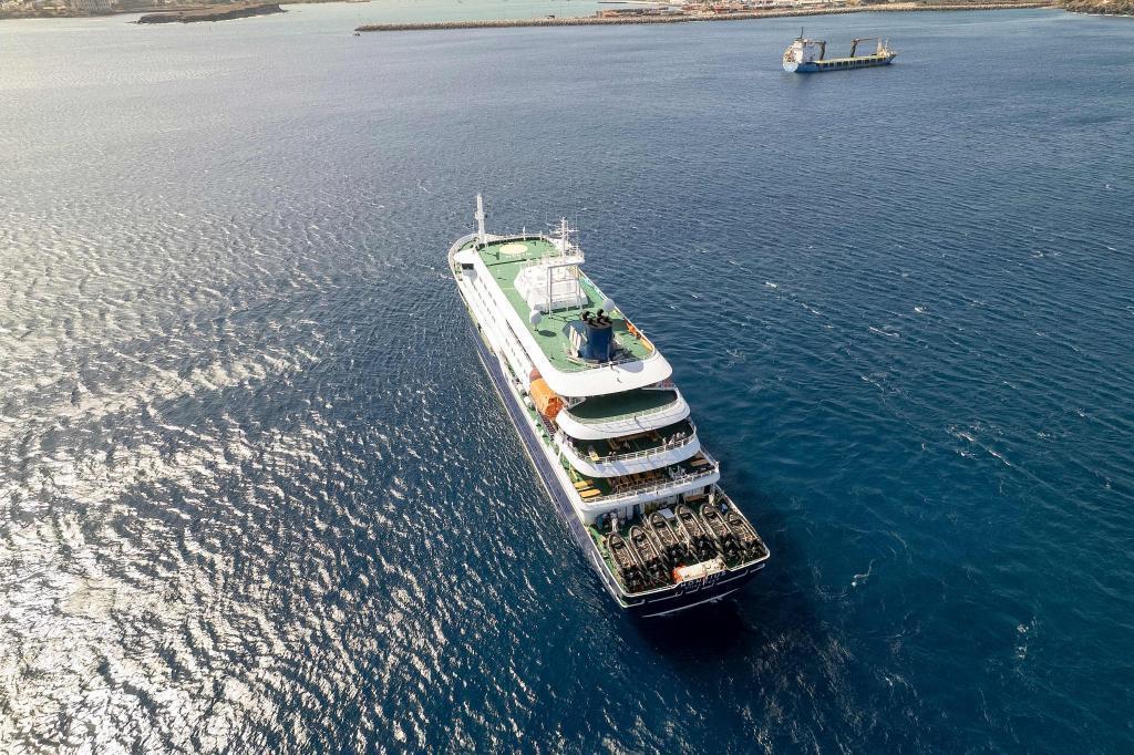 Vista a�rea del crucero afectado por el brote de hantavirus.