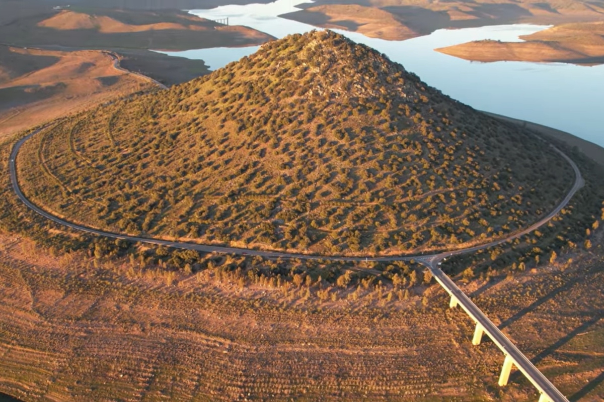 Ni en ciudad ni autopista: la 'rotonda' más grande de Europa está en plena naturaleza en Extremadura
