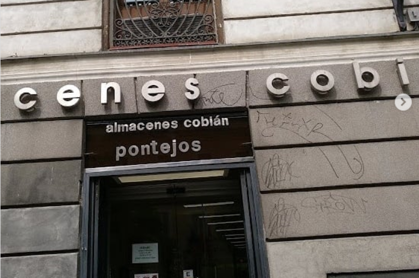 Puerta de entrada de Almacenes Cobian