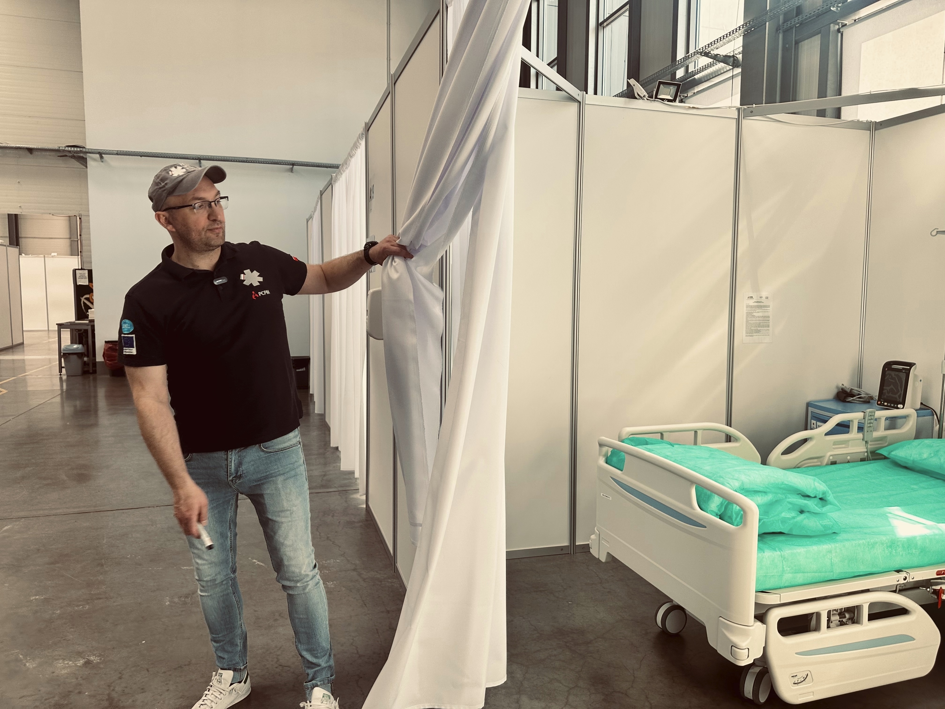 Una cama en el hospital Medevac Hub.