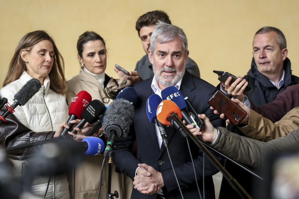 Fernando Clavijo, presidente de Canarias, en declaraciones a los medios desde Bruselas, el mi�rcoles.