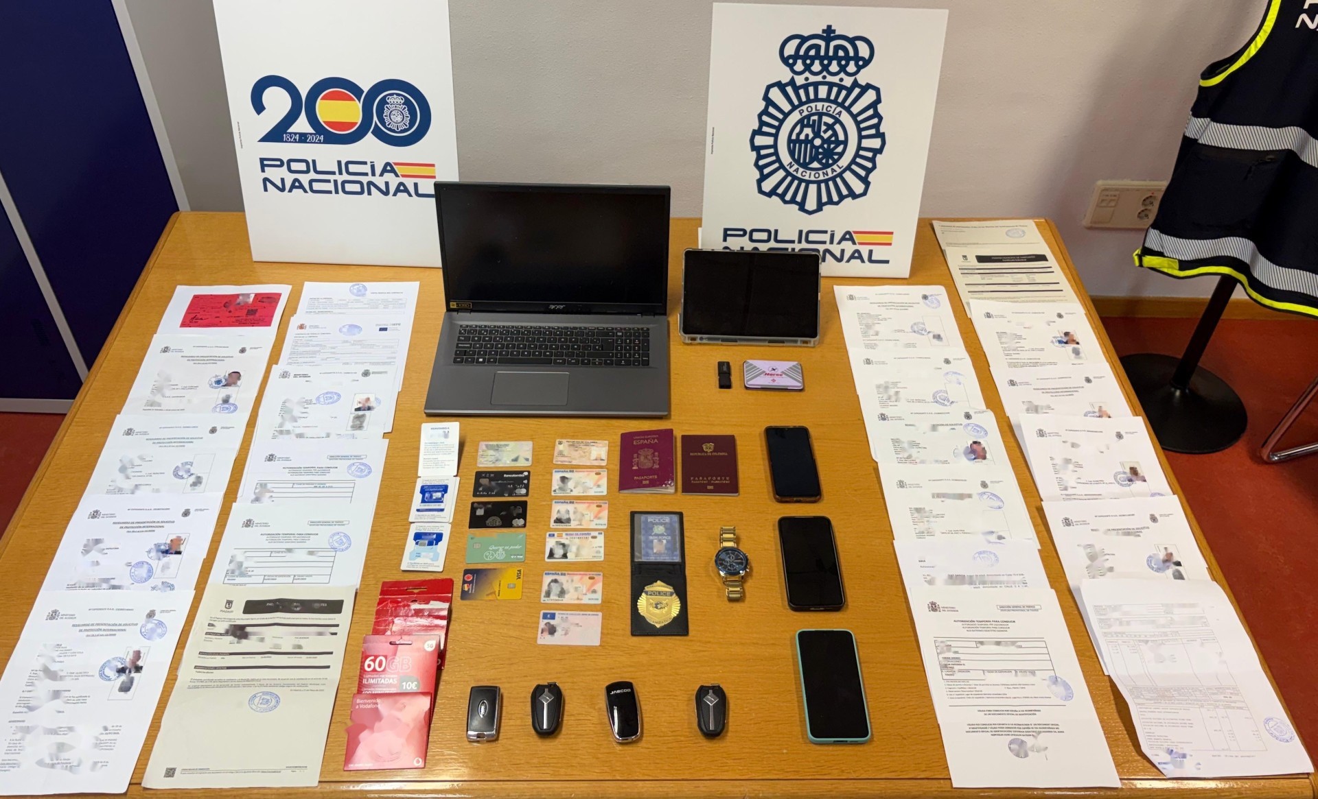 Material requisado a los detenidos.