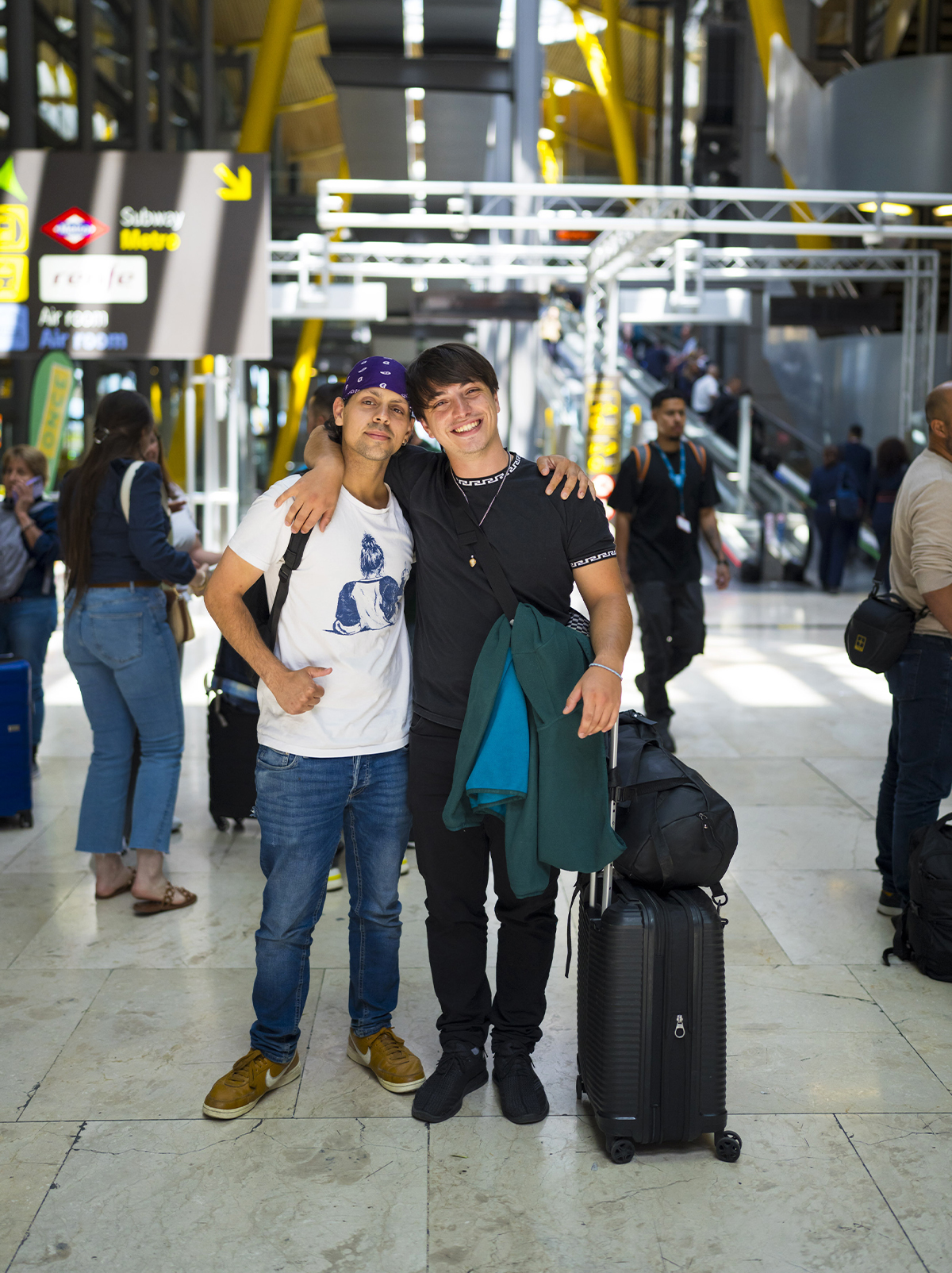 Ulises, a la izquierda, llegó en noviembre a Madrid. Recibe a su mejor amigo, Maxi, que viene de visita. Ambos son de Córdoba (Argentina).