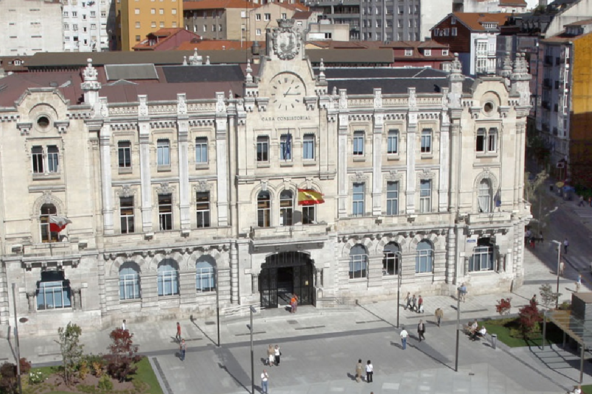 Fachada del Ayuntamiento de Santander.