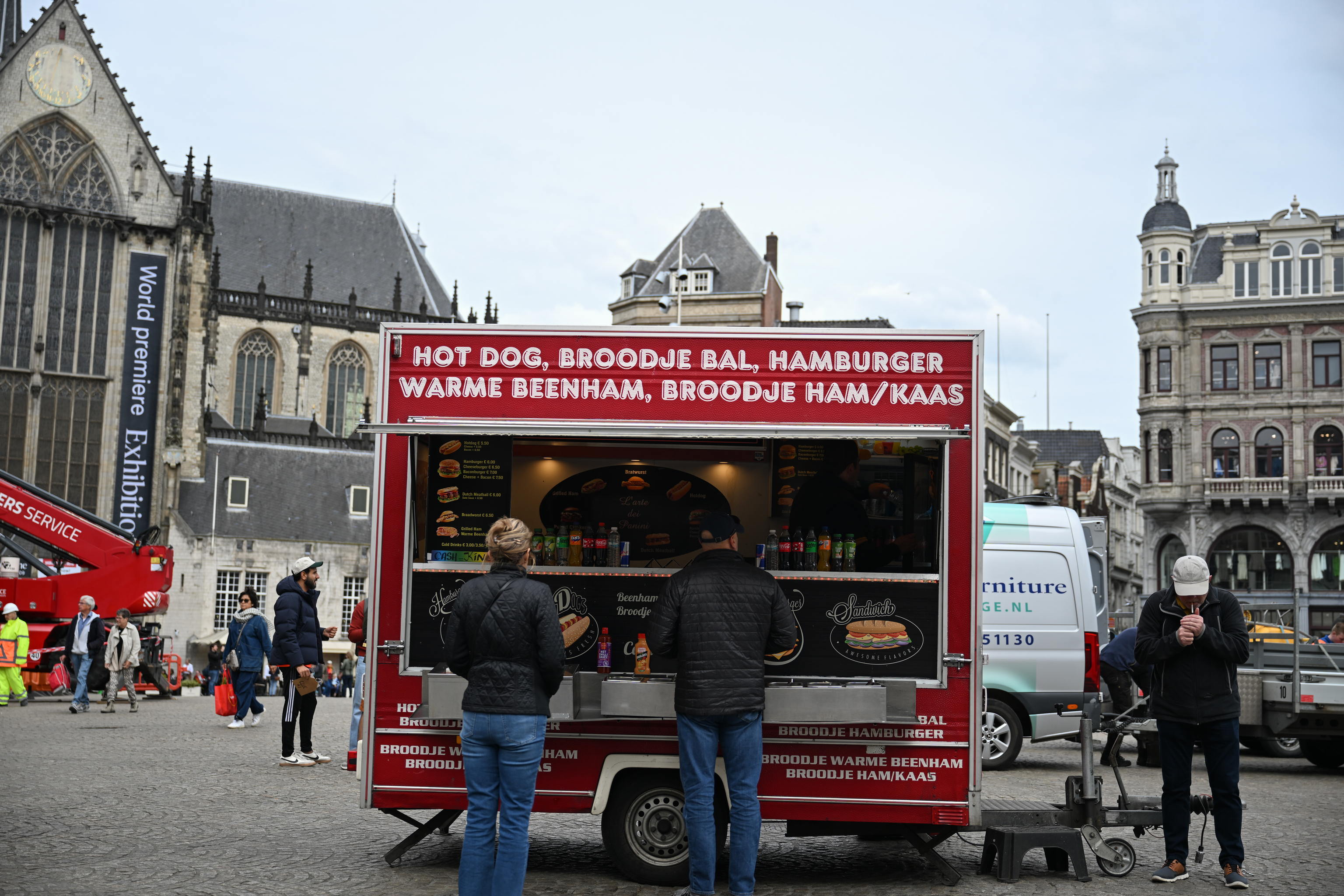 Un puesto de perritos calientes en Ámsterdam