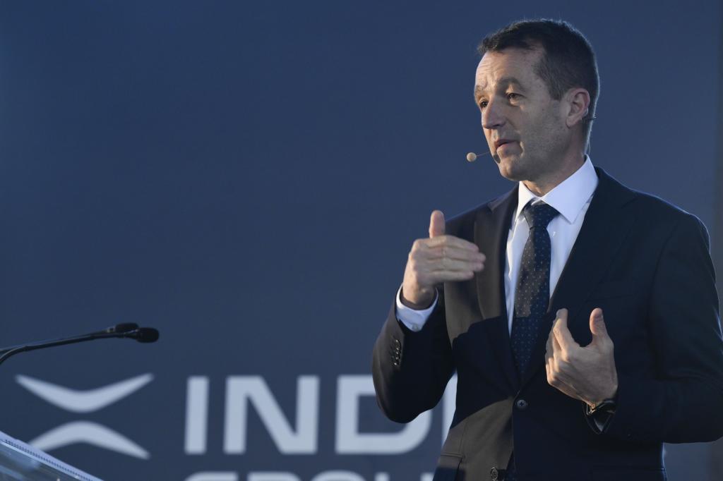 El expresidente de Indra, �ngel Escribano, interviene en un encuentro en Oviedo