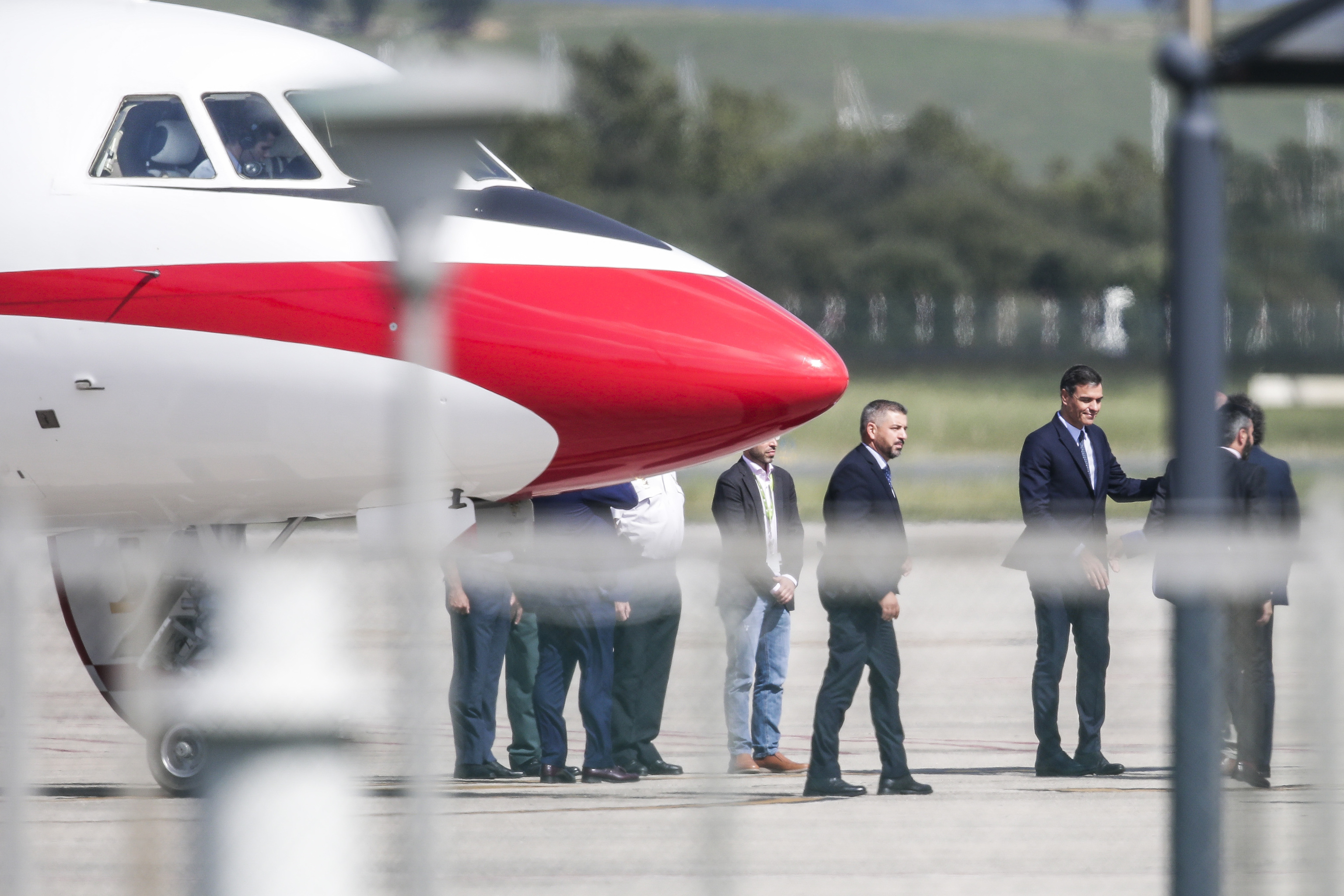 El presidente del Gobierno, Pedro S�nchez, en un desplazamiento en Falcon a Santander
