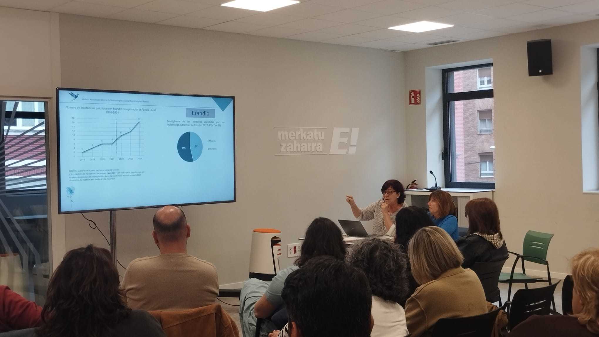 Cristina Blanco, durante la presentaci�n del estudio realizando para el Ayuntamiento de Erandio.