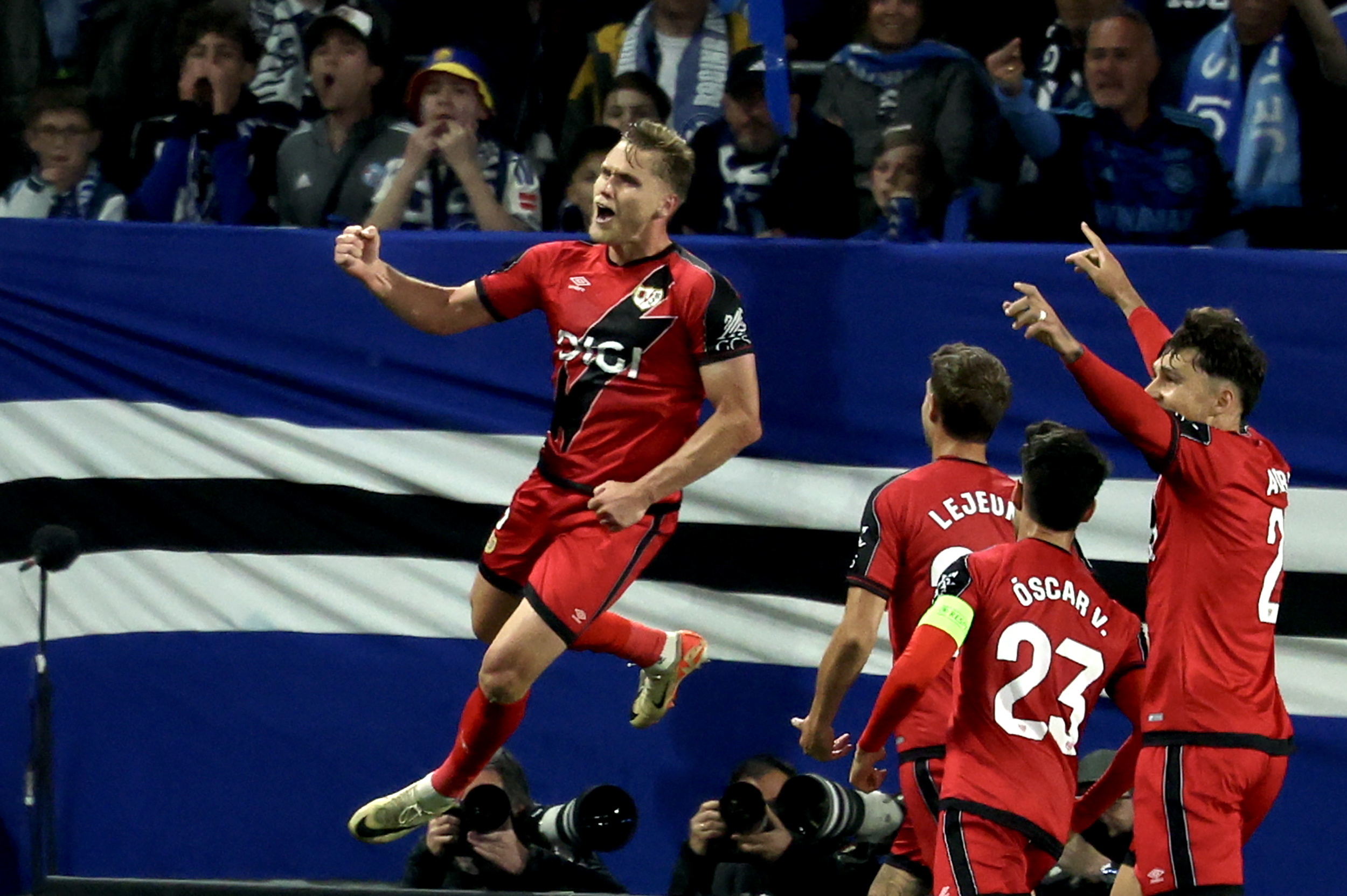 Alemao celebra su gol, este jueves.