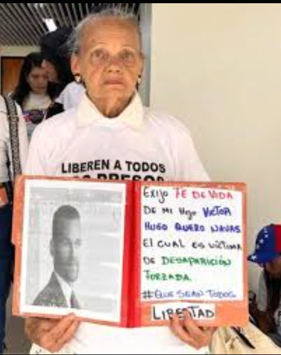 La madre de Víctor Hugo Quero, María Teresa Navas, pidiendo justicia para su hijo