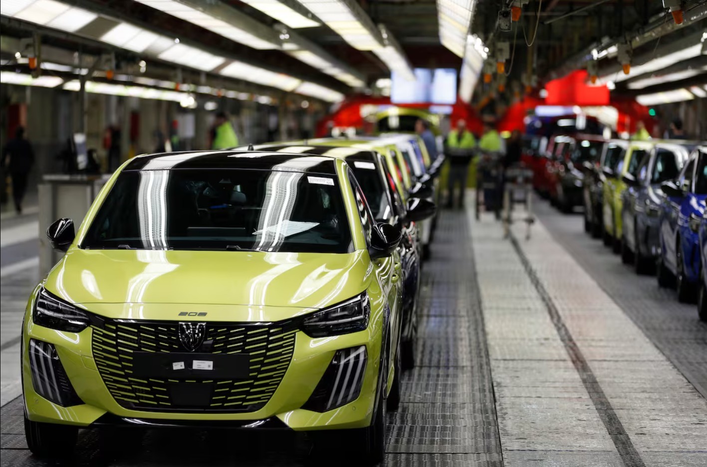 Producci�n del Peugeot 208 en la planta de Stellantis en Zaragoza