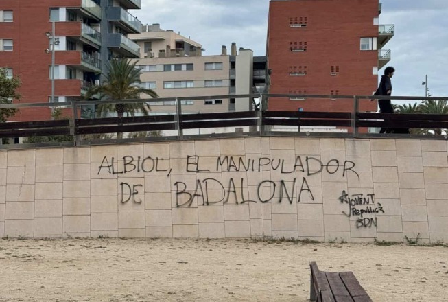 Una de las pintadas de los j�venes de ERC.