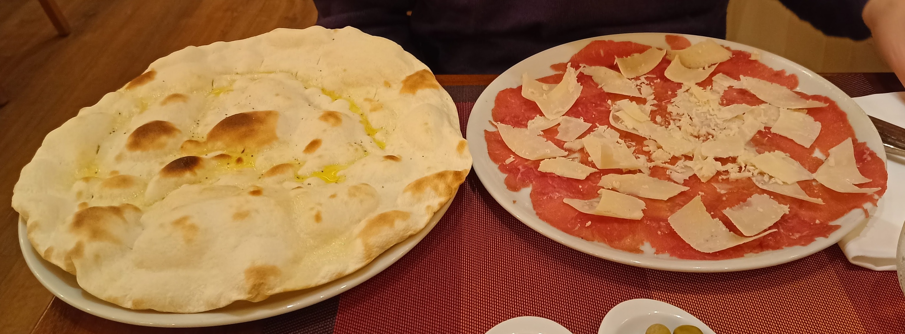 Un plato de carpaccio servido en La Tagliatella.