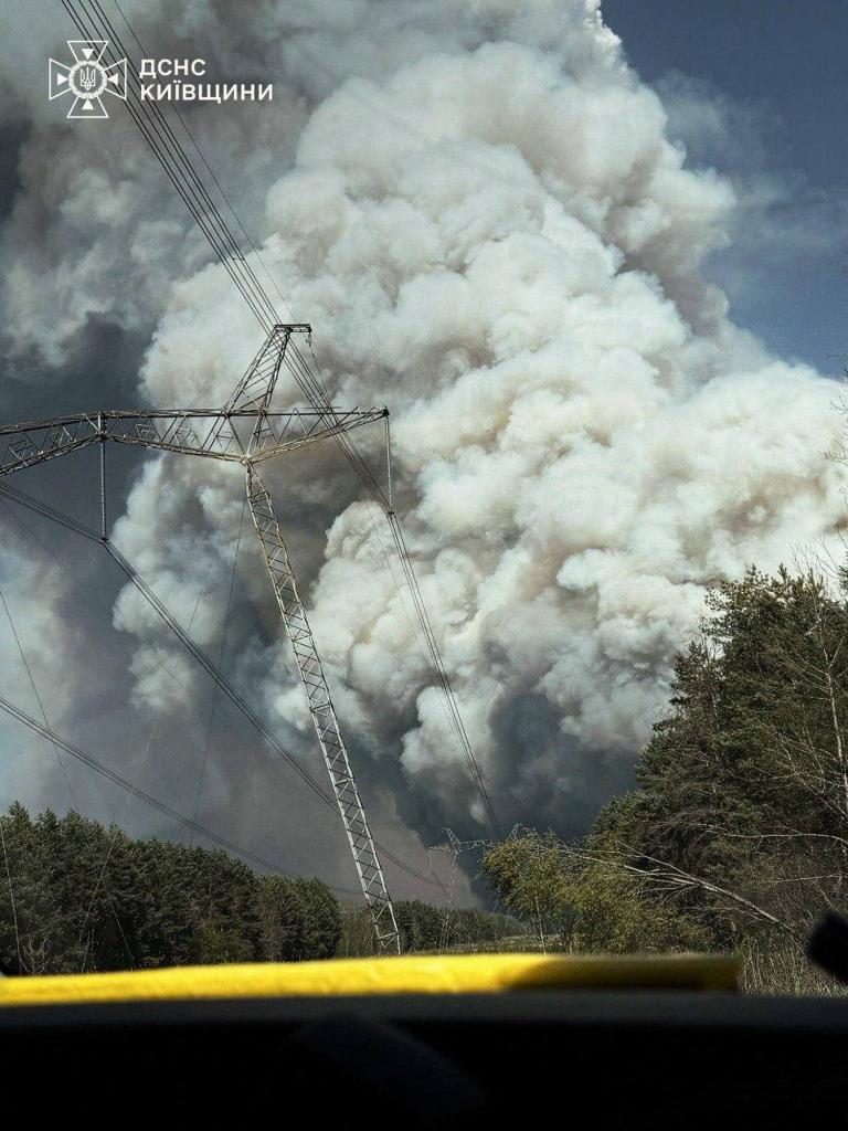 Una gran nube de humo en Chern�bil.