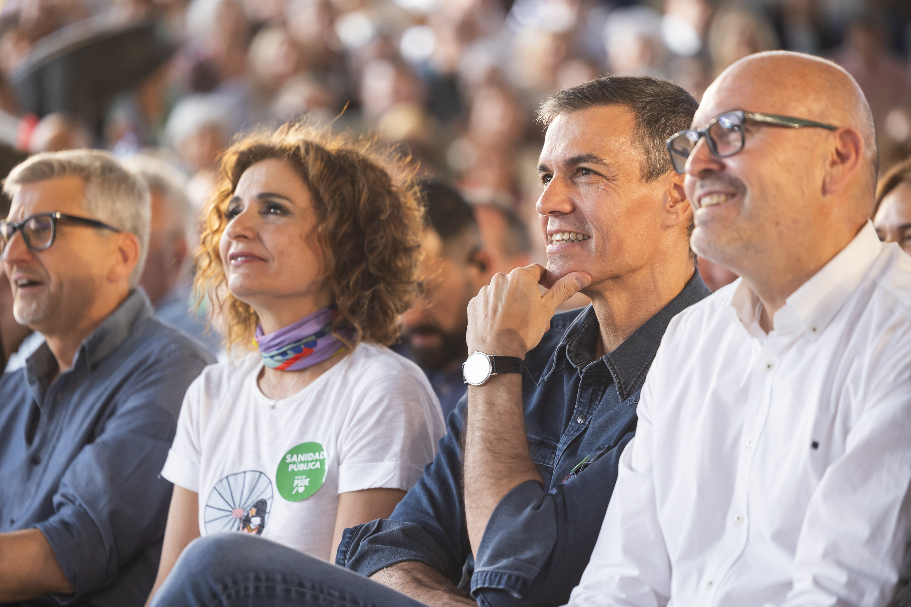 Pedro S�nchez, junto a la ex ministra de Hacienda Mar�a Jes�s Montero, en un mitin del PSOE en Andaluc�a.