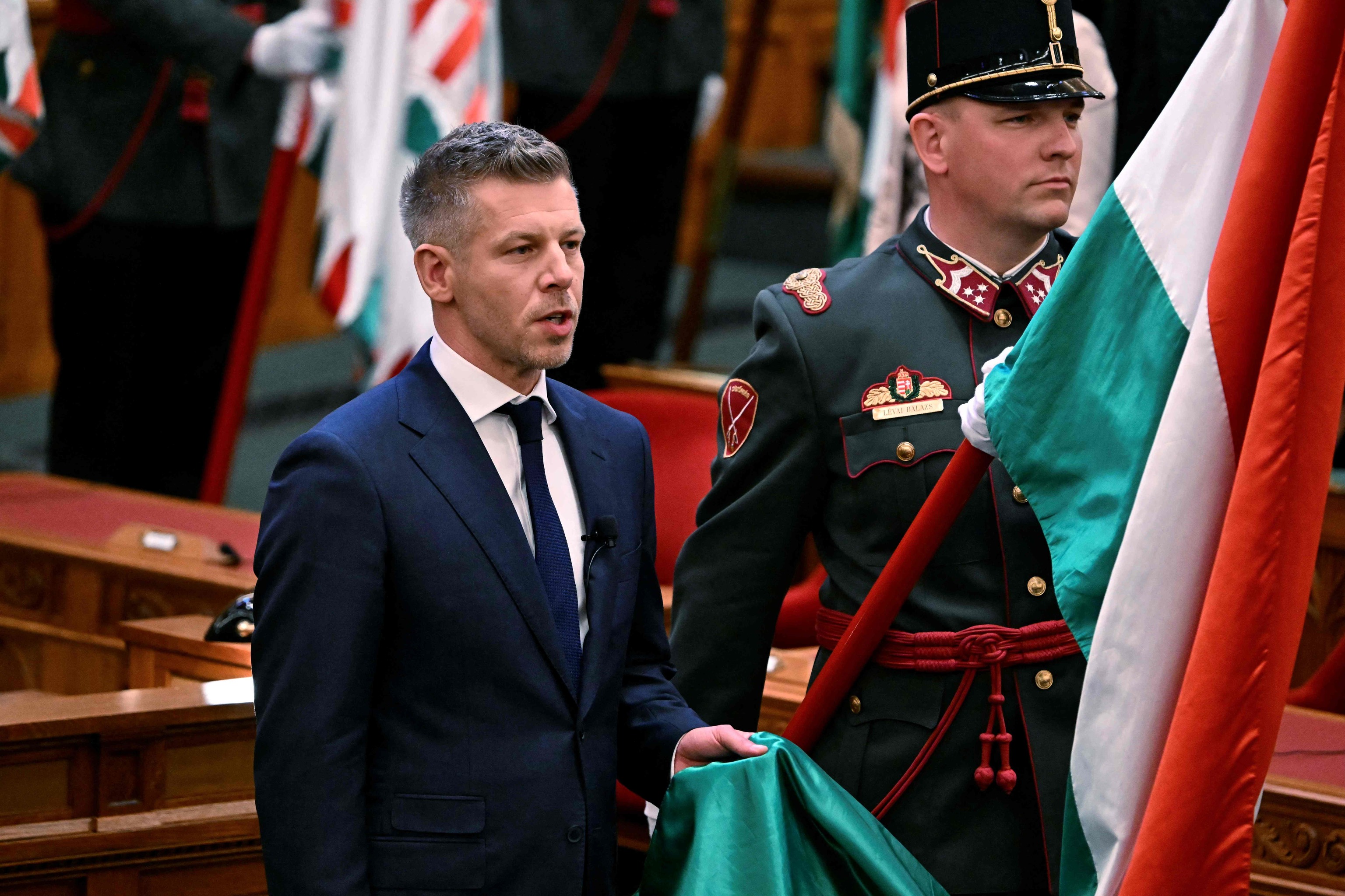 El primer ministro h�ngaro P�ter Magyar jura el cargo.