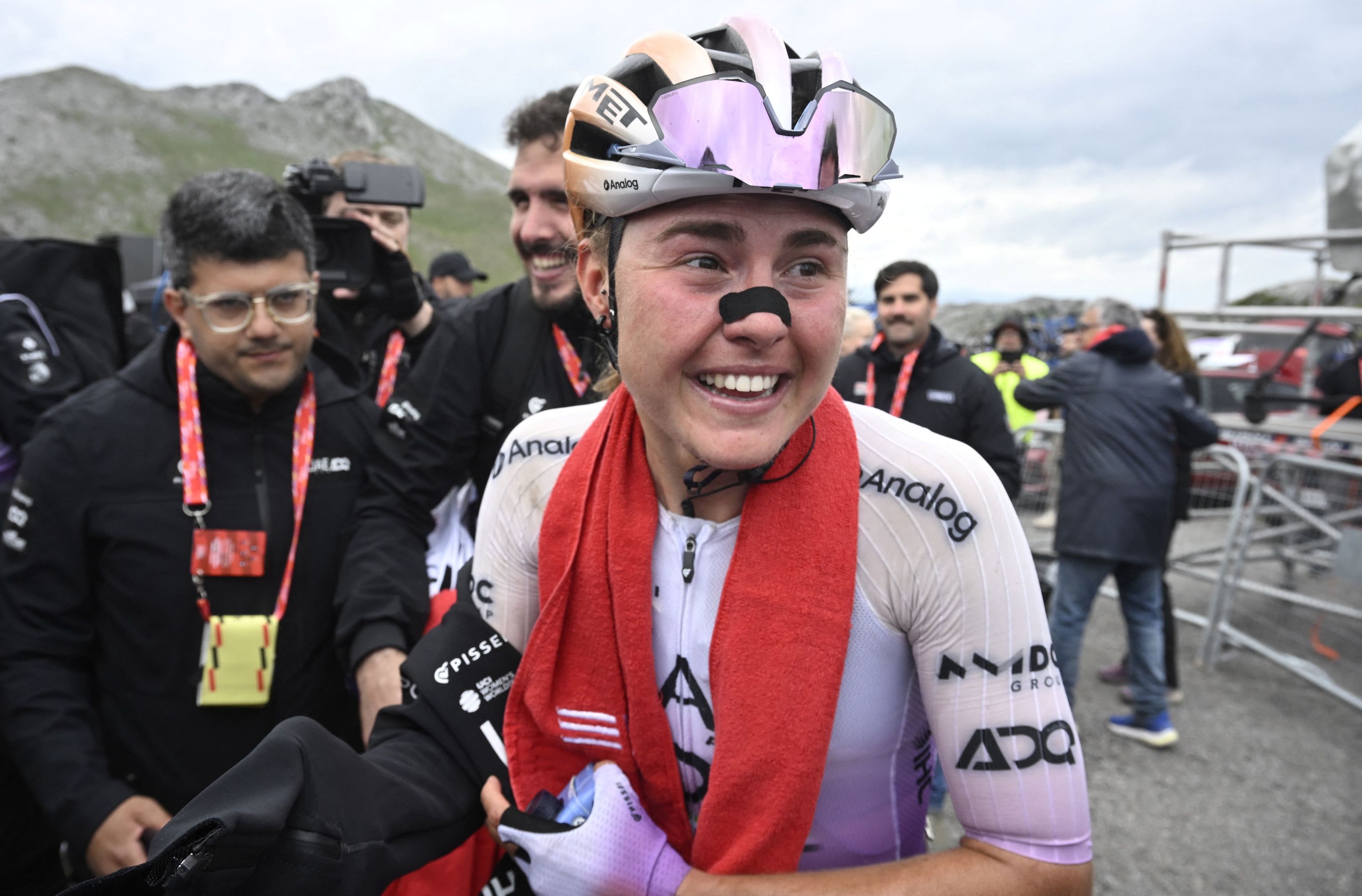 Paula Blasi, tras conquistar la Vuelta en el Angliru.