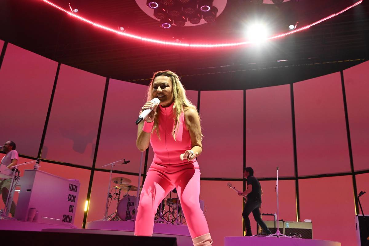 La cantante española Amaia Montero en la nueva gira 'Tantas cosas que contar' de La Oreja de Van Gogh