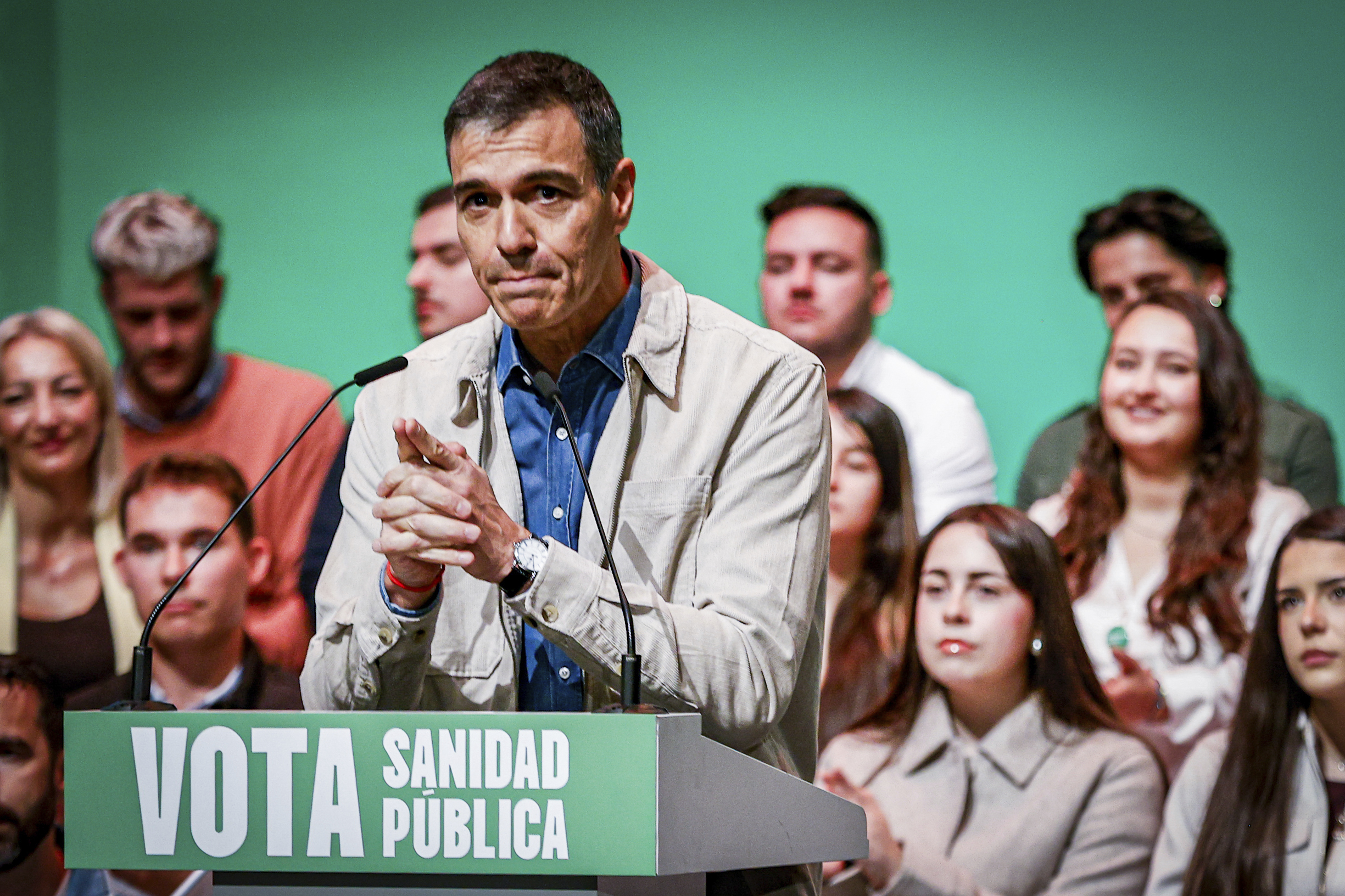 Pedro S�nchez y Mar�a Jes�s Montero, en el mitin en La L�nea de la Concepci�n (C�diz).
