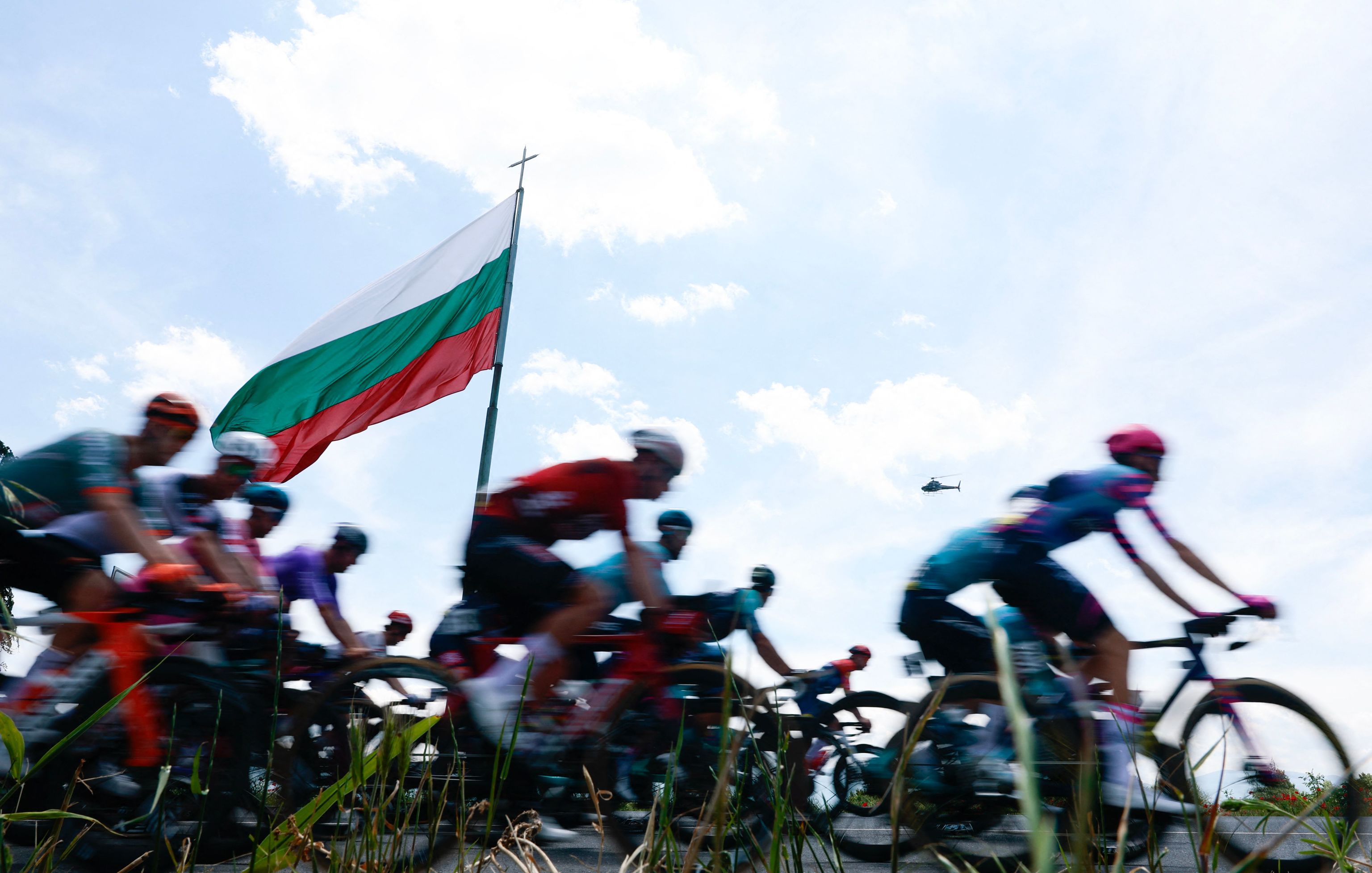 El pelotón del Giro, en la tercera etapa en Bulgaria.